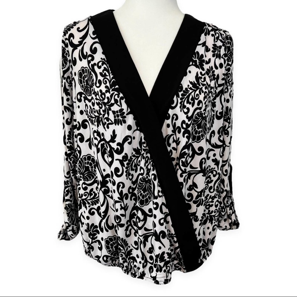 🌸 NWT Juniper Ln | Women's MATERNITY Black & White 3/4 Sleeve Cross Over Top